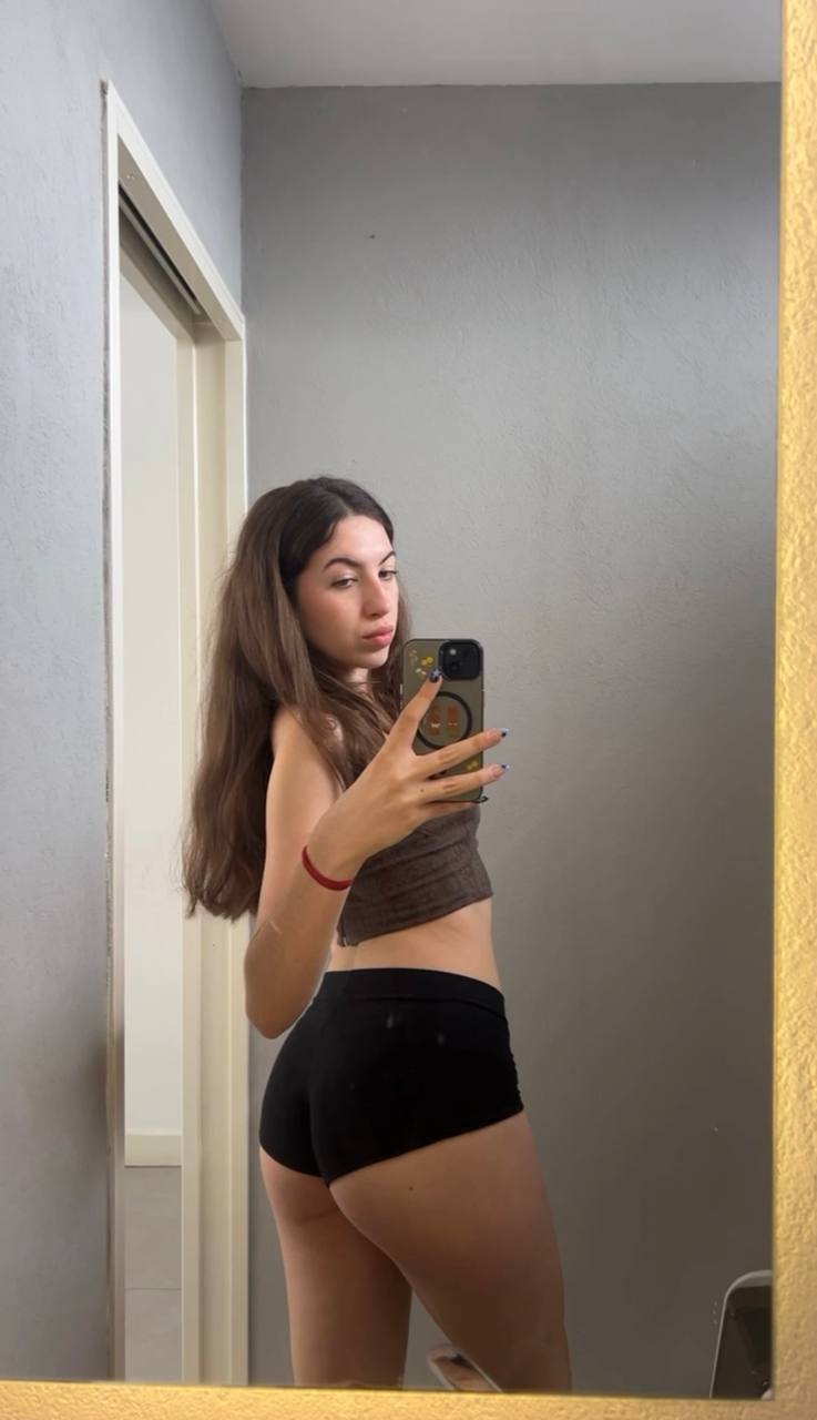 Amber in her underwear in Port Louis