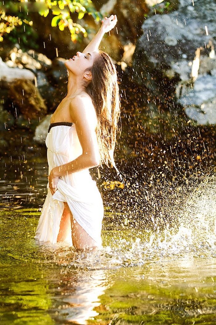 Marie Avgeropoulos in Port Louis