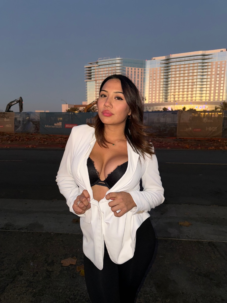 Take a pause and enjoy Ali Cruz — streaming from Port Louis