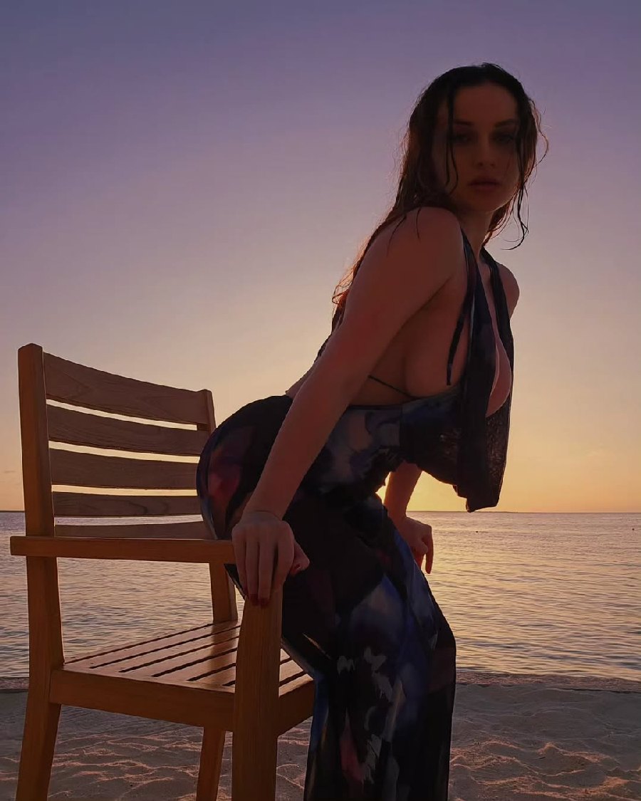 Sexy girl Miranda Faith nude in Port Louis