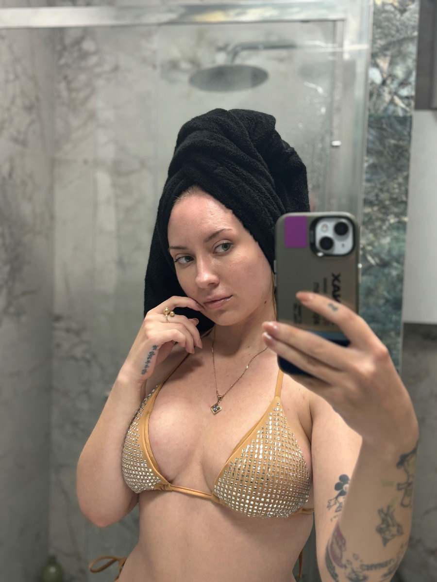 Nude girl KateV in Port Louis