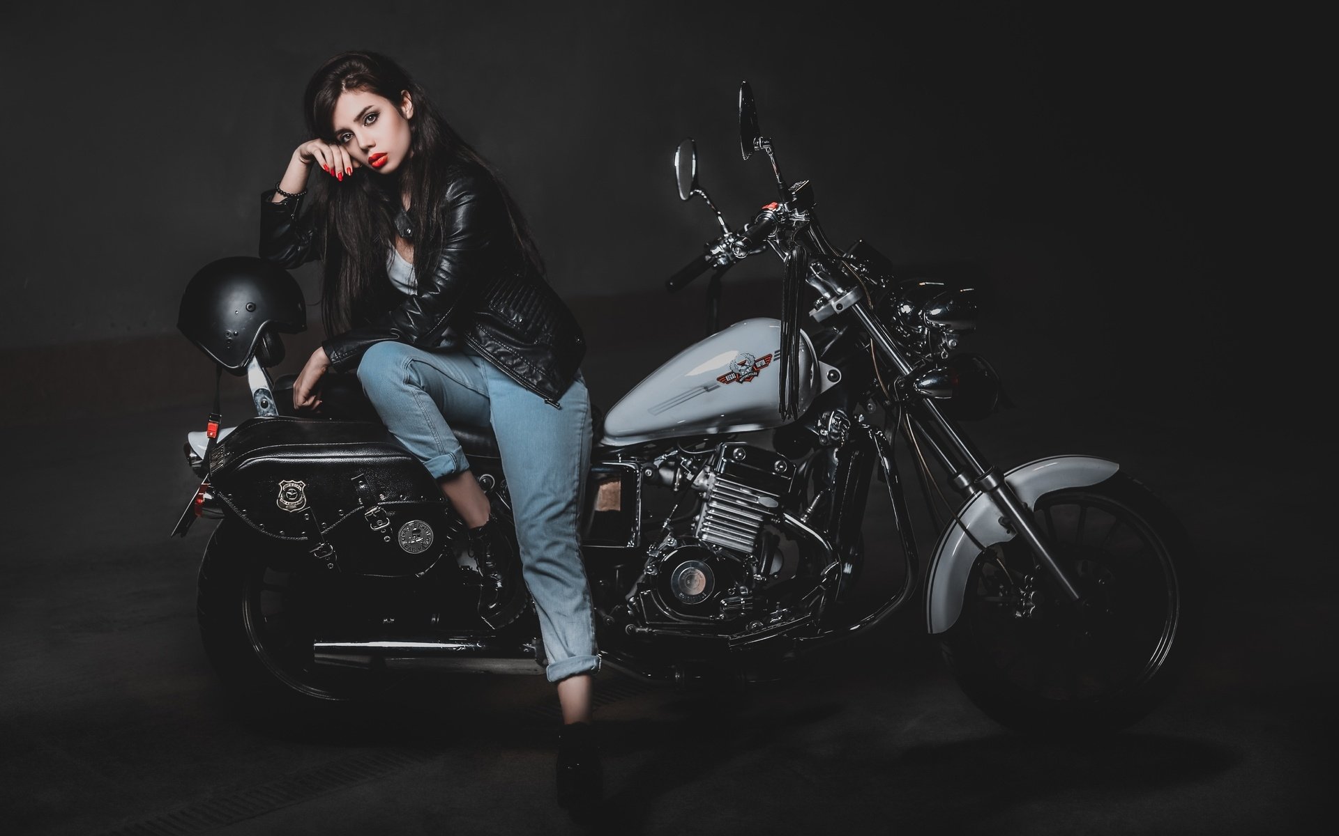 Biker girls: style and drive in Port Louis