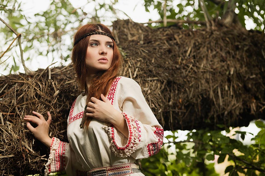 Women in Slavic costumes in Port Louis