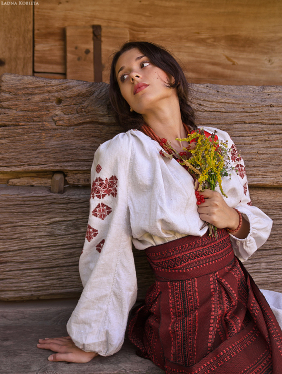 Girls in Slavic costumes in Port Louis