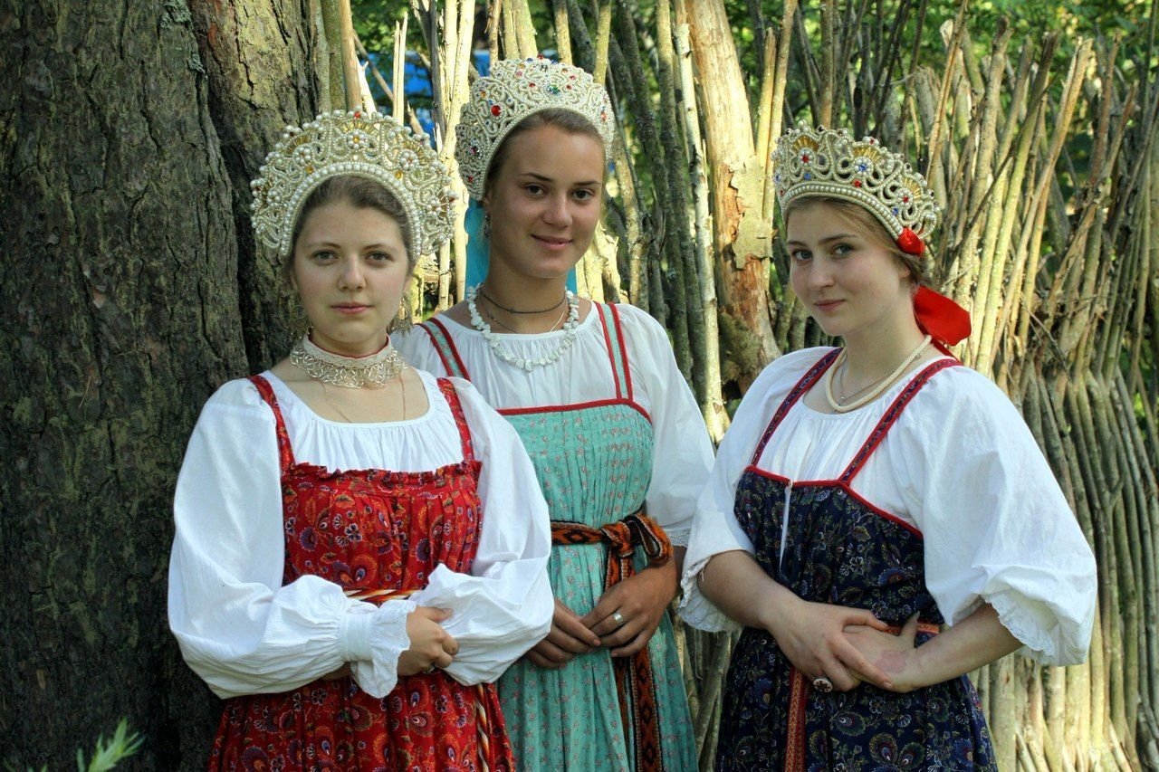 Sexy model Girls in Slavic costumes in Port Louis
